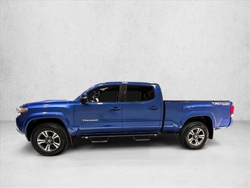 Used 2017 Toyota Tacoma TRD Sport image 9