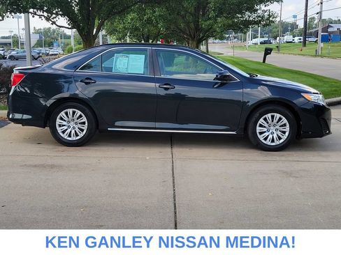 Used 2014 Toyota Camry LE FWD image 2