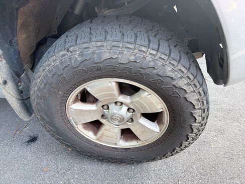 Used 2005 Toyota 4Runner SR5 AWD/4WD image 9