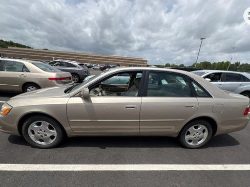 Used 2004 Toyota Avalon XLS FWD image 3