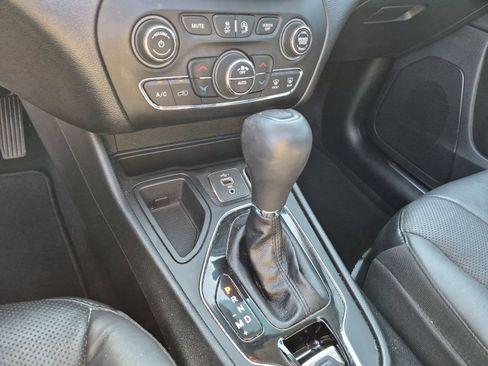 Used 2021 Jeep Cherokee Limited w/ Elite Package FWD image 16