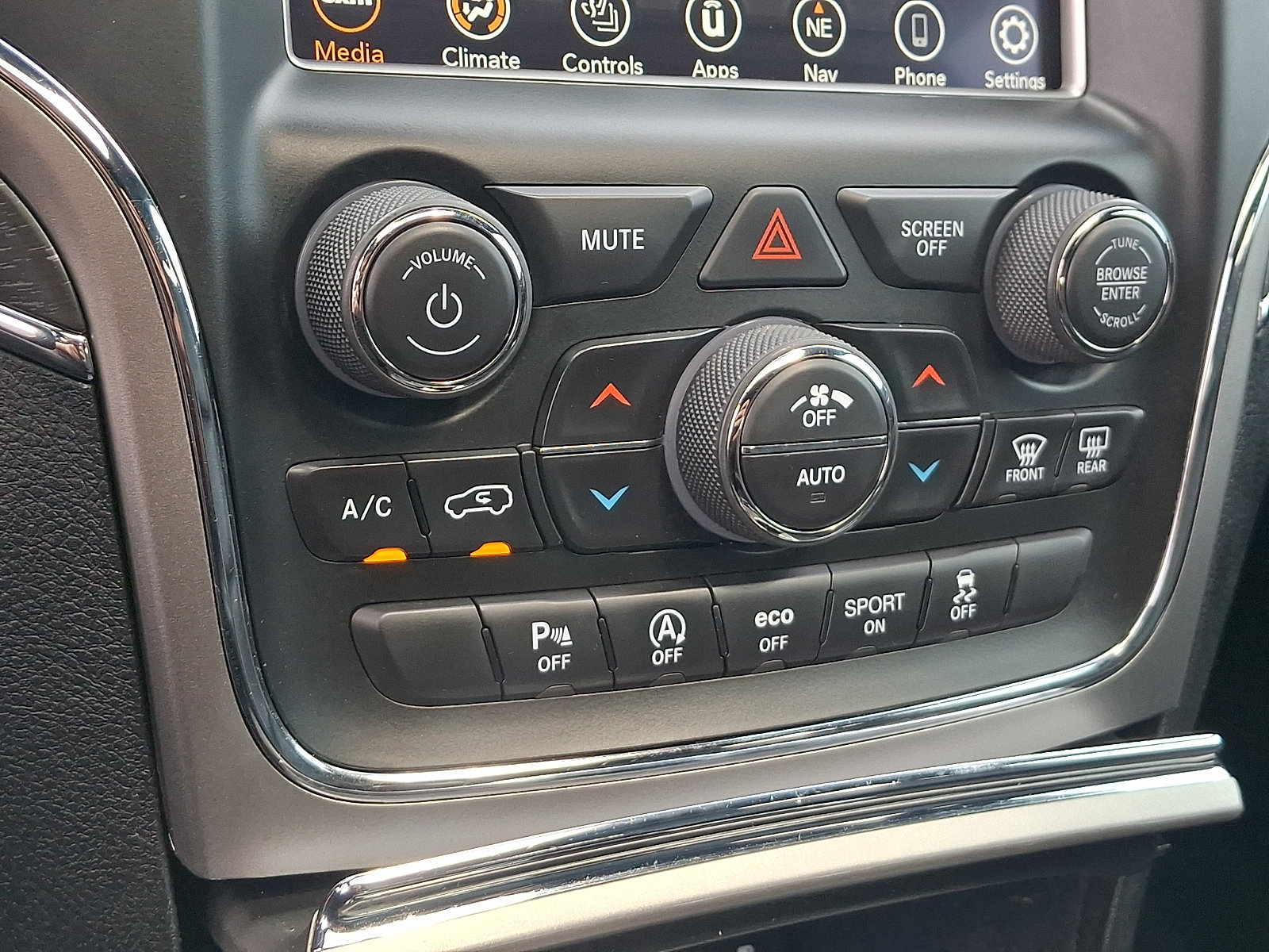 Used 2018 Jeep Grand Cherokee Limited AWD/4WD image 16