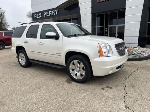 Used 2011 GMC Yukon SLT image 2