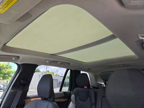 Certified 2025 Volvo XC90 B6 Plus AWD/4WD image 18