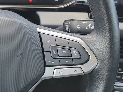Used 2025 Volkswagen Jetta SE FWD image 33
