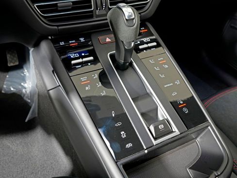 New 2026 Porsche Macan GTS image 30