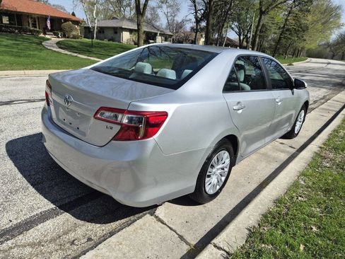 Used 2012 Toyota Camry LE FWD image 5