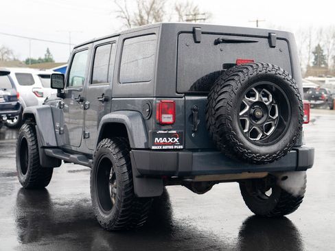 Used 2018 Jeep Wrangler Unlimited Sahara AWD/4WD image 12