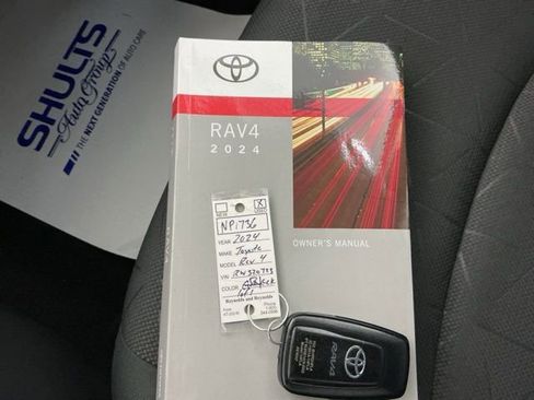 Used 2024 Toyota RAV4 XLE FWD image 28