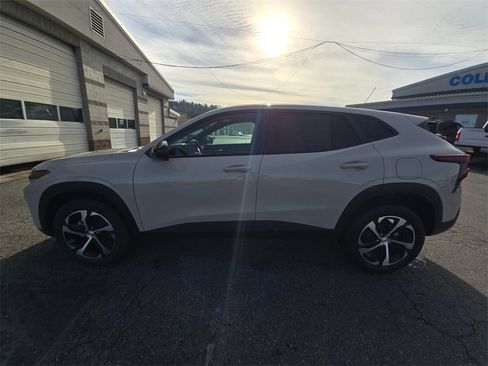 New 2026 Chevrolet Trax RS w/ Sunroof Package image 7