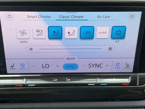 Used 2025 Volkswagen Atlas SE image 24