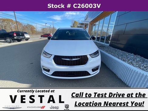 New 2026 Chrysler Pacifica Select image 2