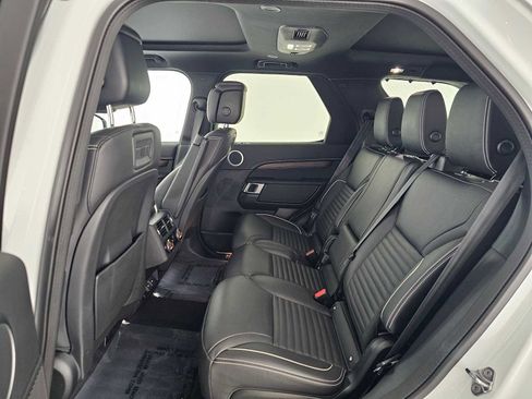 Used 2024 Land Rover Discovery Dynamic SE image 18