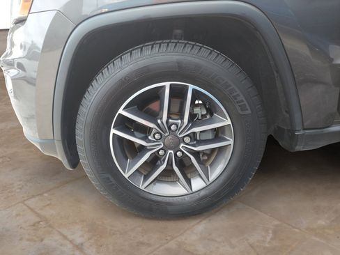 Used 2019 Jeep Grand Cherokee Laredo w/ 18" Wheel & 8.4" Radio Group RWD image 27