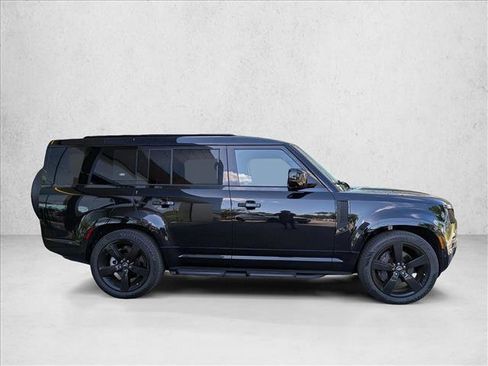 Certified 2024 Land Rover Defender 130 X-Dynamic SE AWD/4WD image 4