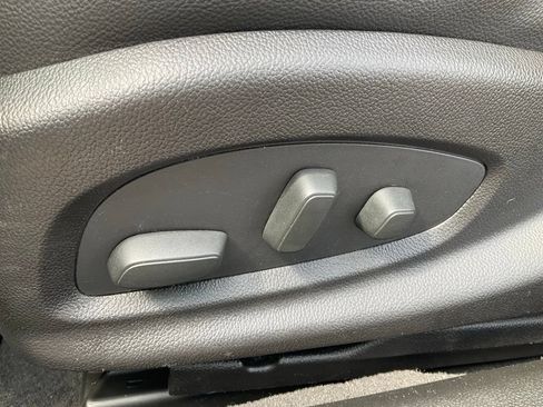 Used 2016 Chevrolet Impala LT w/ Convenience Package FWD image 18