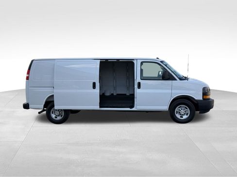 Used 2025 Chevrolet Express 2500 Extended w/ Driver Convenience Package image 31