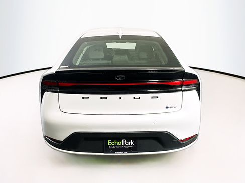 Used 2023 Toyota Prius LE image 7