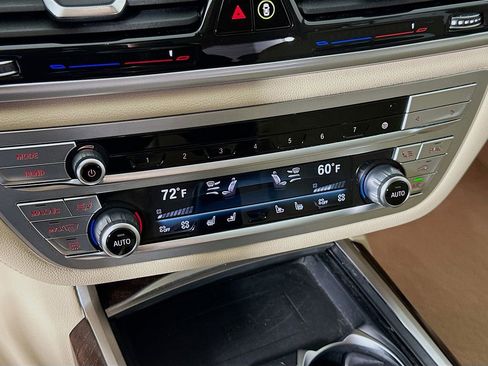 Used 2022 BMW 740i image 16