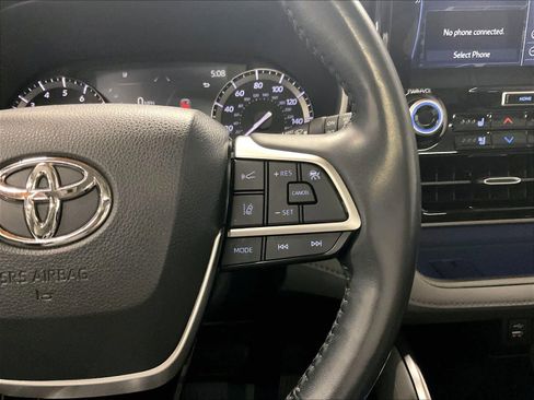 Used 2022 Toyota Highlander Limited image 19