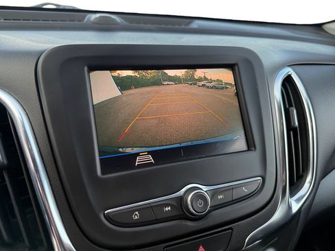 Used 2021 Chevrolet Equinox LT FWD image 16