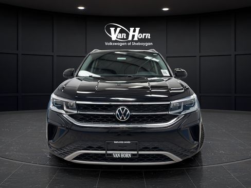 Used 2022 Volkswagen Taos SEL w/ Panoramic Sunroof Package AWD/4WD image 2