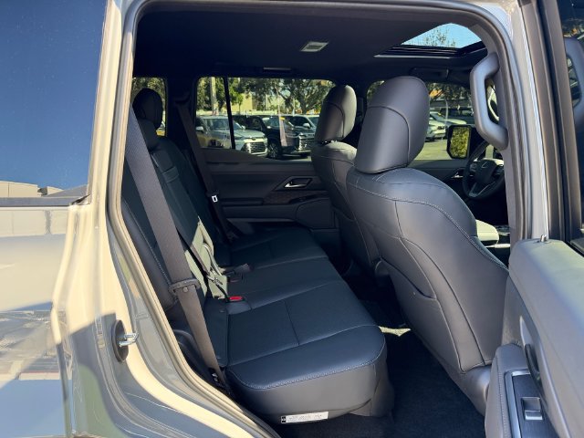 Used 2026 Lexus GX 550 w/ Accessory Package (2T) AWD/4WD image 17