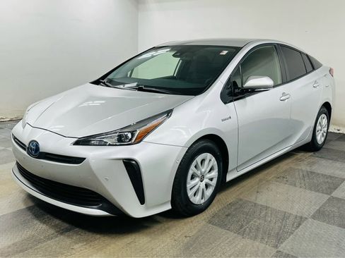 Used 2019 Toyota Prius LE image 3