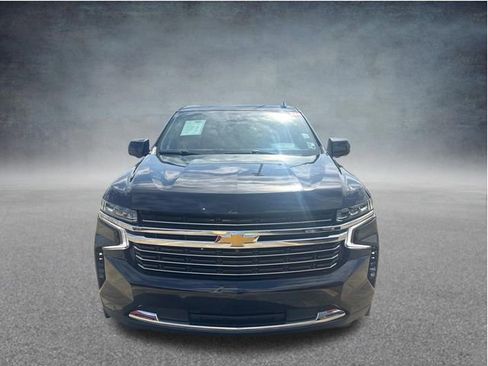 Used 2023 Chevrolet Suburban LT w/ Luxury Package RWD image 2