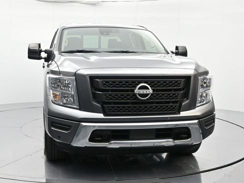 Used 2024 Nissan Titan SV w/ SV Convenience Package image 2