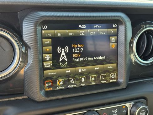 Used 2023 Jeep Wrangler Unlimited Rubicon 392 image 28