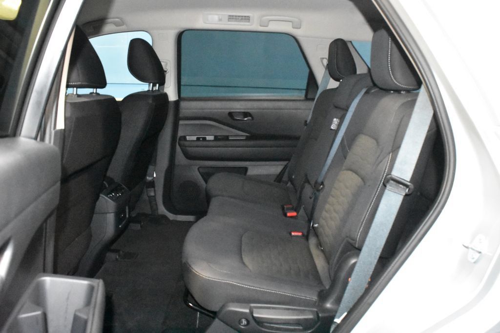 Used 2025 Nissan Pathfinder SV AWD/4WD image 20