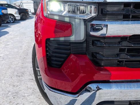 Used 2023 Chevrolet Silverado 1500 LT image 3