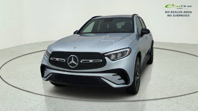 Used 2025 Mercedes-Benz GLC 300 4MATIC image 2