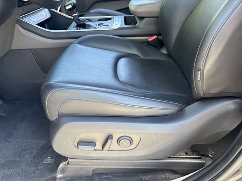 Used 2025 Kia Carnival FWD image 18