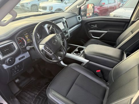 Used 2018 Nissan Titan PRO-4X w/ Pro-4x Utility Package image 11