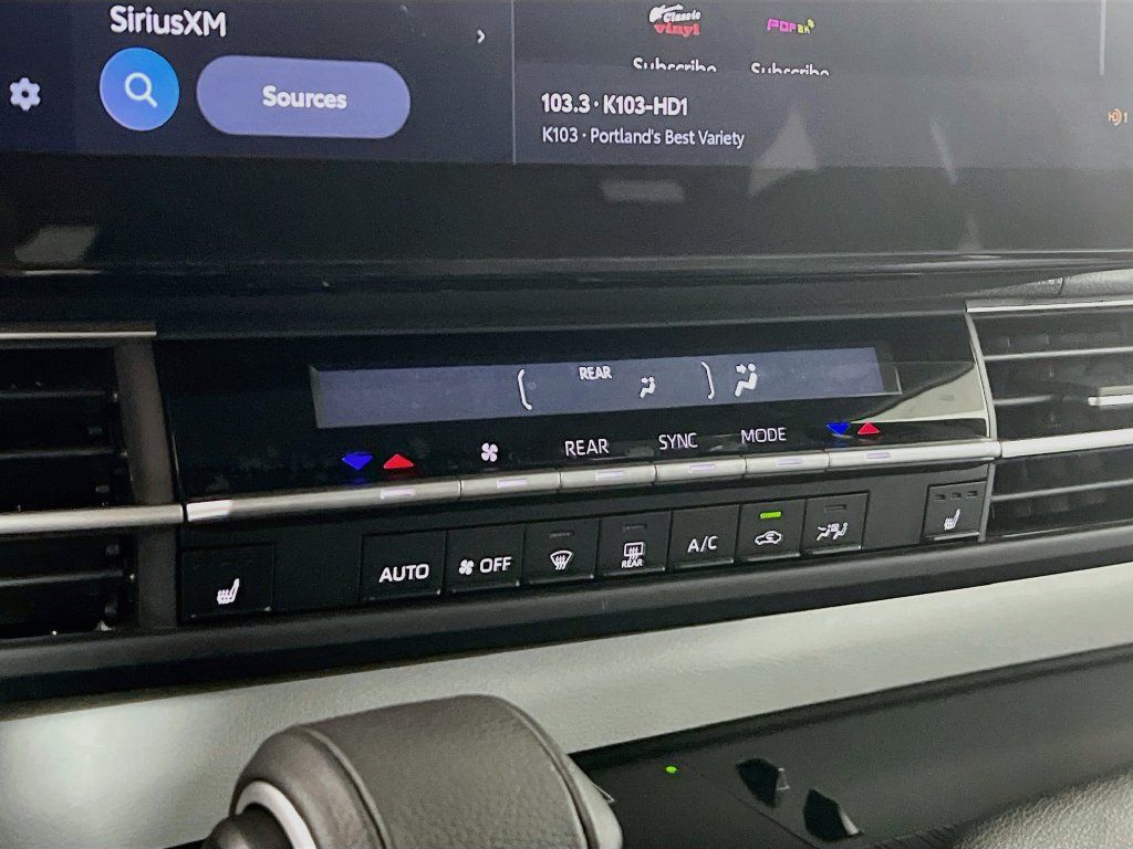 Certified 2026 Toyota Sienna XLE FWD image 14