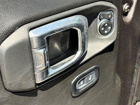 Used 2024 Jeep Wrangler Unlimited Sport AWD/4WD image 23
