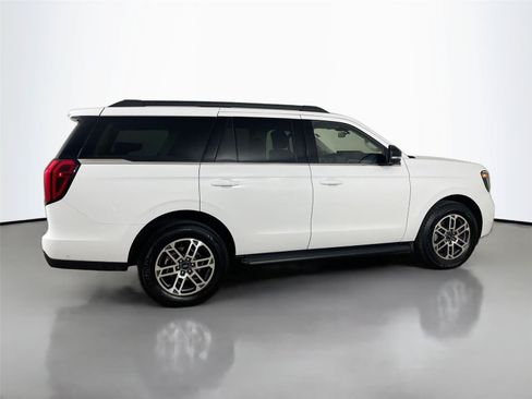 Used 2025 Ford Expedition Active AWD/4WD image 18