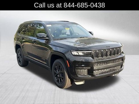 New 2025 Jeep Grand Cherokee L Altitude image 3