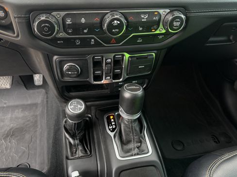 Used 2024 Jeep Gladiator Sport AWD/4WD image 22