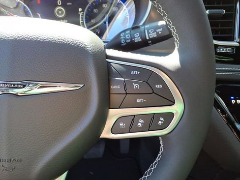 New 2026 Chrysler Pacifica Select AWD/4WD image 19