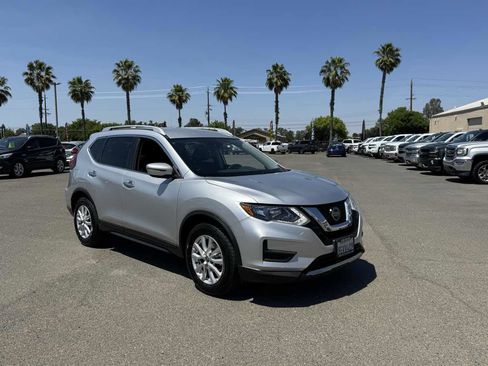 Used 2019 Nissan Rogue SV FWD image 2