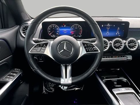 Used 2025 Mercedes-Benz GLB 250 image 6