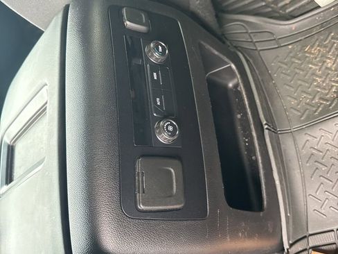 Used 2019 GMC Yukon SLE w/ SLE Value Package image 10