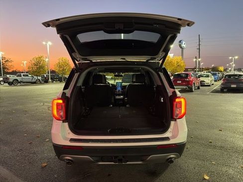 Used 2022 Ford Explorer Limited w/ Limited Technology Package image 11