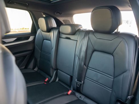 Used 2025 Porsche Cayenne image 24