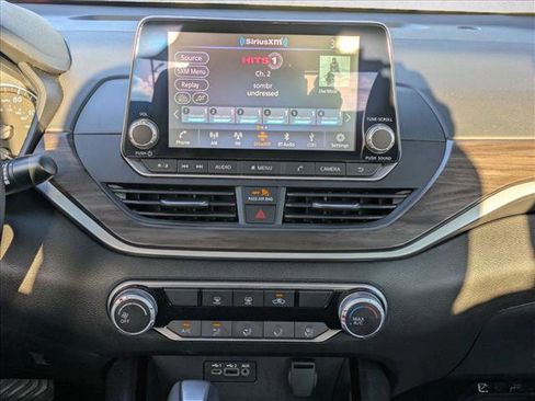 Used 2024 Nissan Altima 2.5 SV image 14