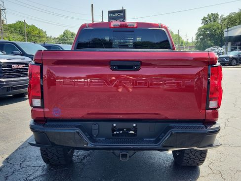 Used 2023 Chevrolet Colorado W/T w/ Advanced Trailering Package AWD/4WD image 5