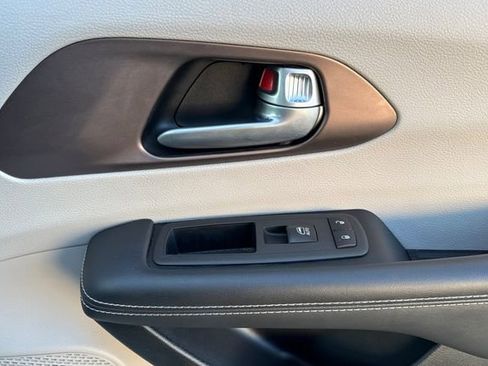 Used 2024 Chrysler Voyager LX image 20